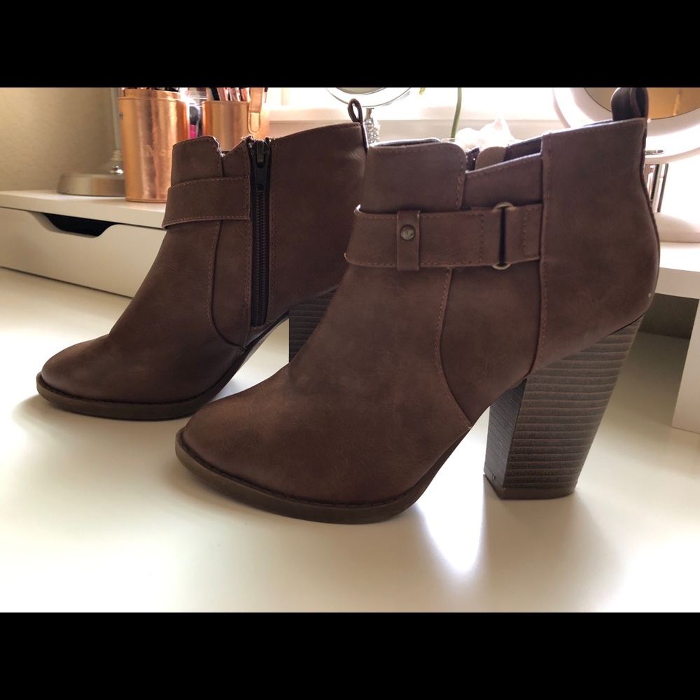 Light brown leather ankle booties